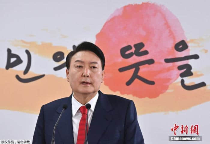 颠覆韩国政权的，竟是“假牙网红”？| 国际深一度